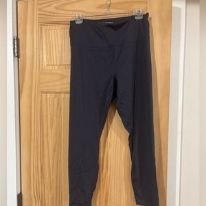 Dark grey banana republic 3/4 leggings used/good quality